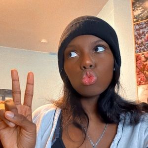 Meet your Posher, Pauline